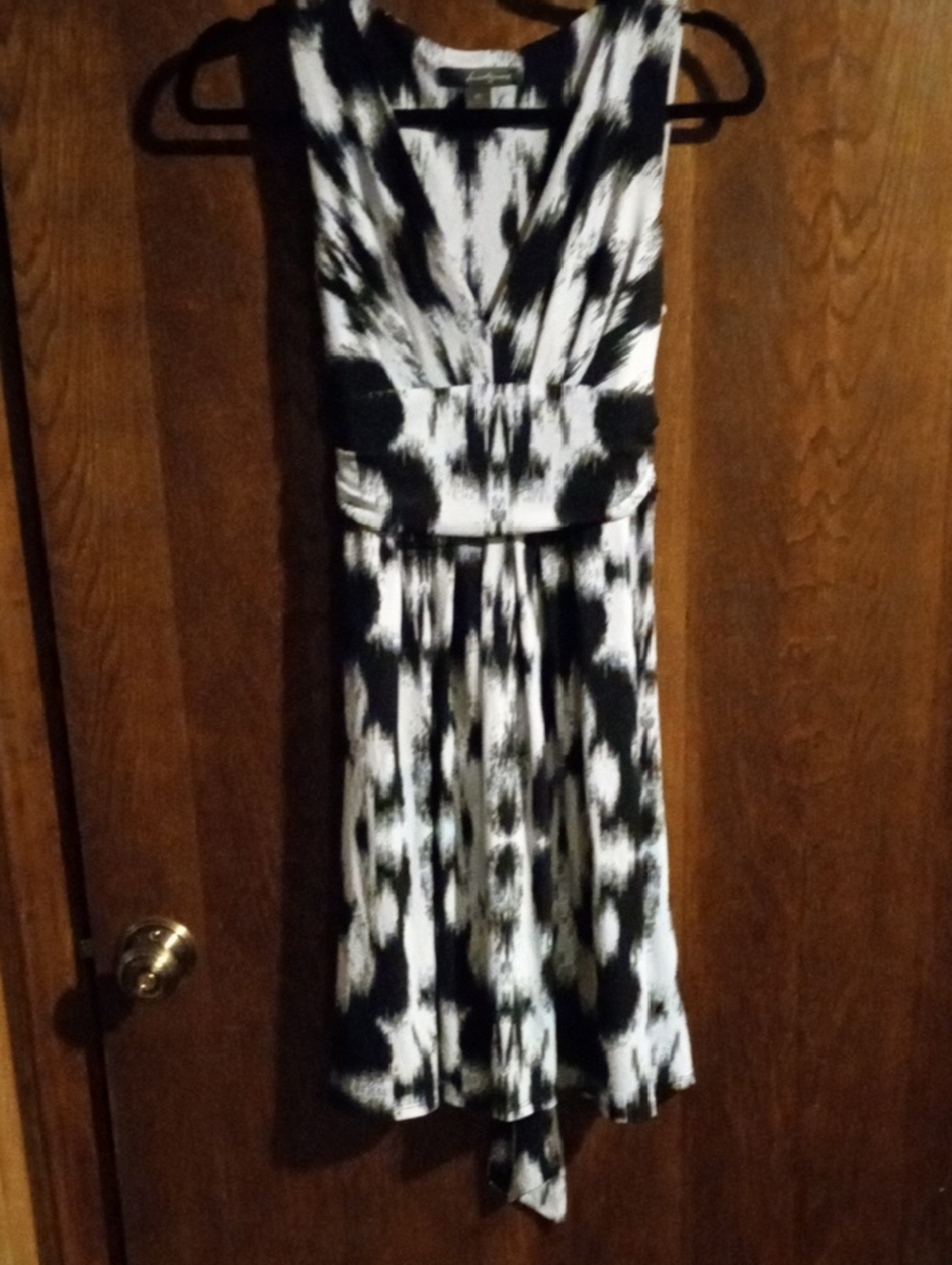 Sleeveless Black and White Midi Dress with Abstract Print